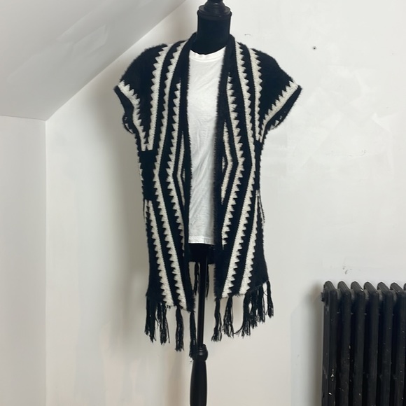 Marcus Adler Open Front Sweater Vest - Picture 2 of 4